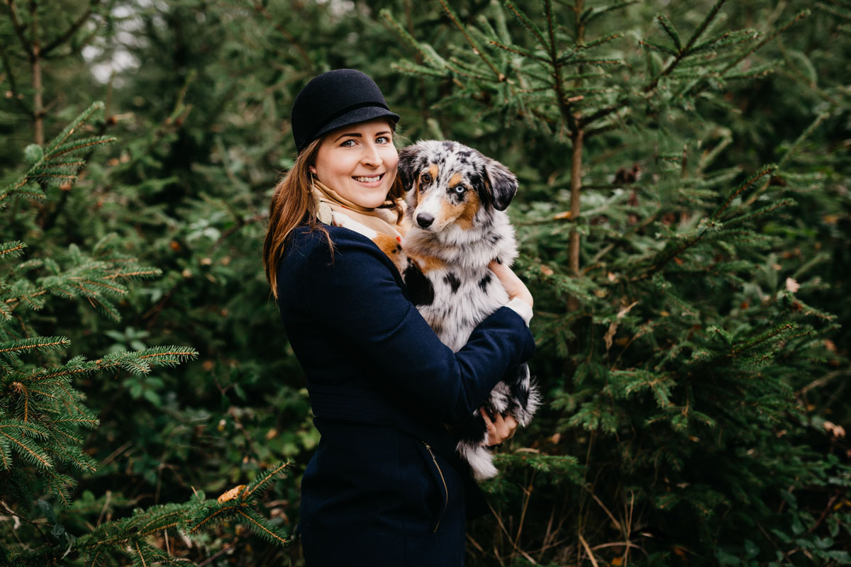Minnie miniaturní americký ovčák vánoční foto s majitelkou